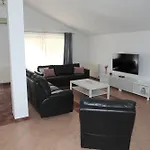 Apartman Debora Sa Privatnim Bazenom