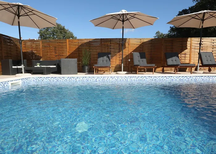 Apartman Debora Sa Privatnim Bazenom