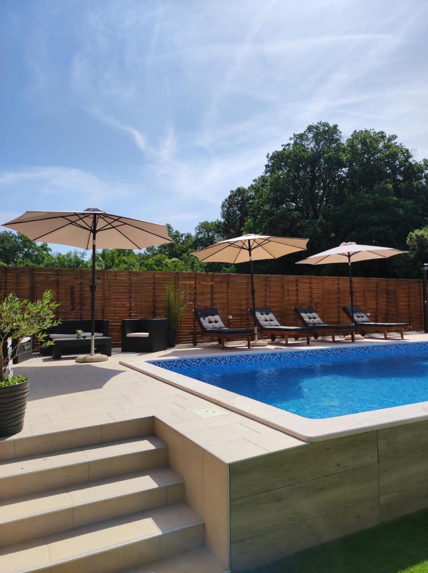 Debora Sa Privatnim Bazenom Apartment Pula