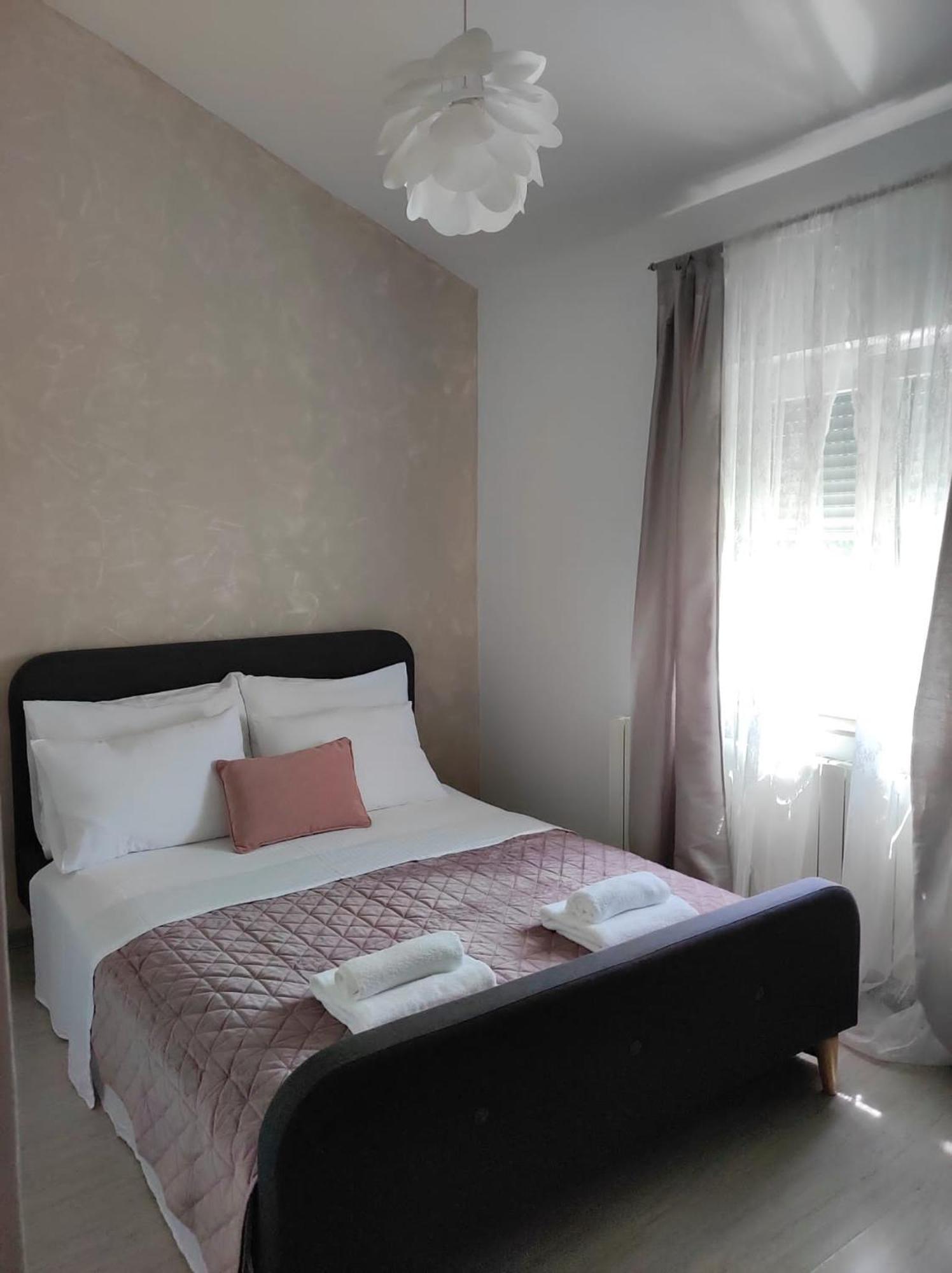 Apartment Debora Sa Privatnim Bazenom Pula