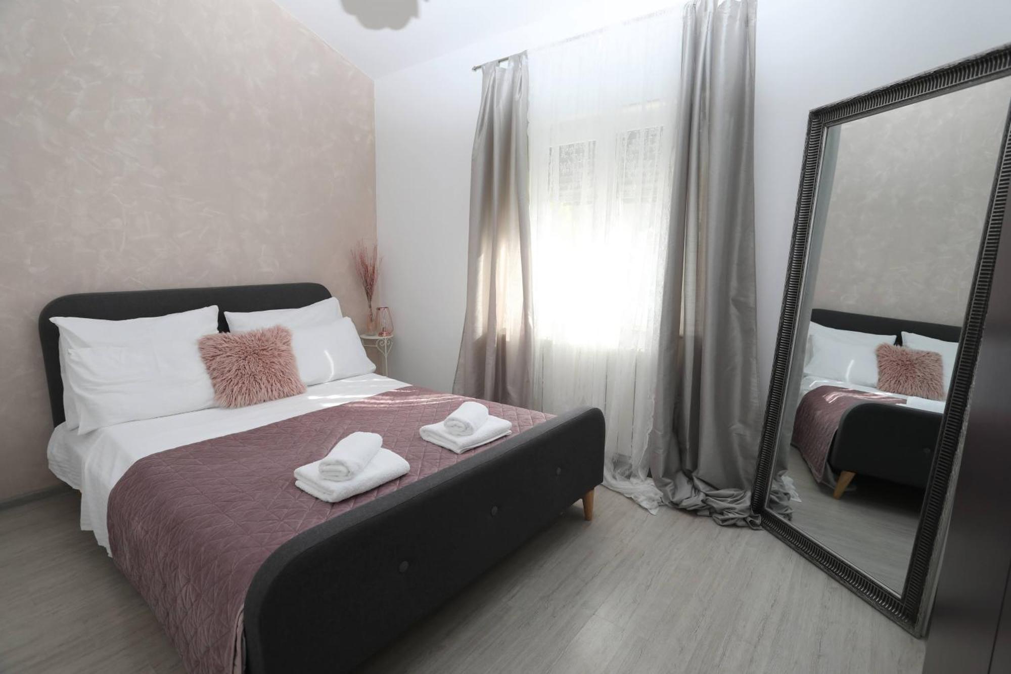 Debora Sa Privatnim Bazenom Pula