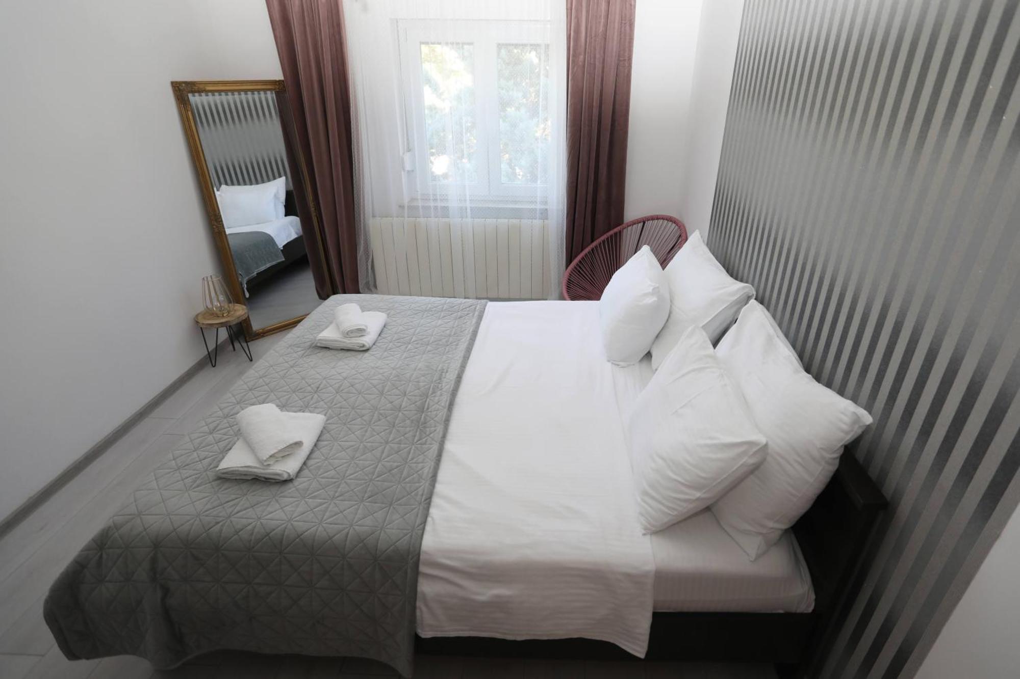 Debora Sa Privatnim Bazenom Apartment *