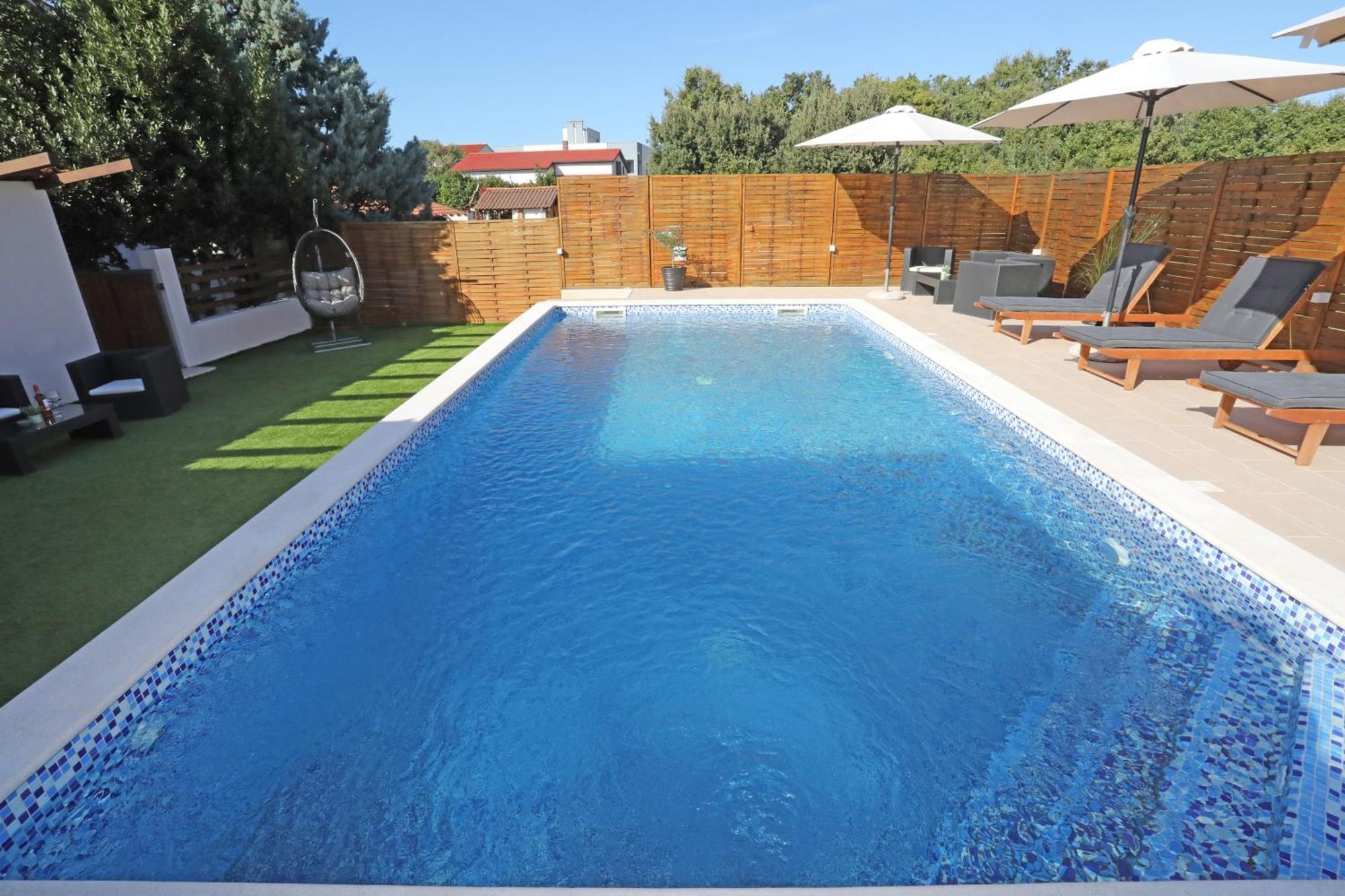 Debora Sa Privatnim Bazenom Apartment *