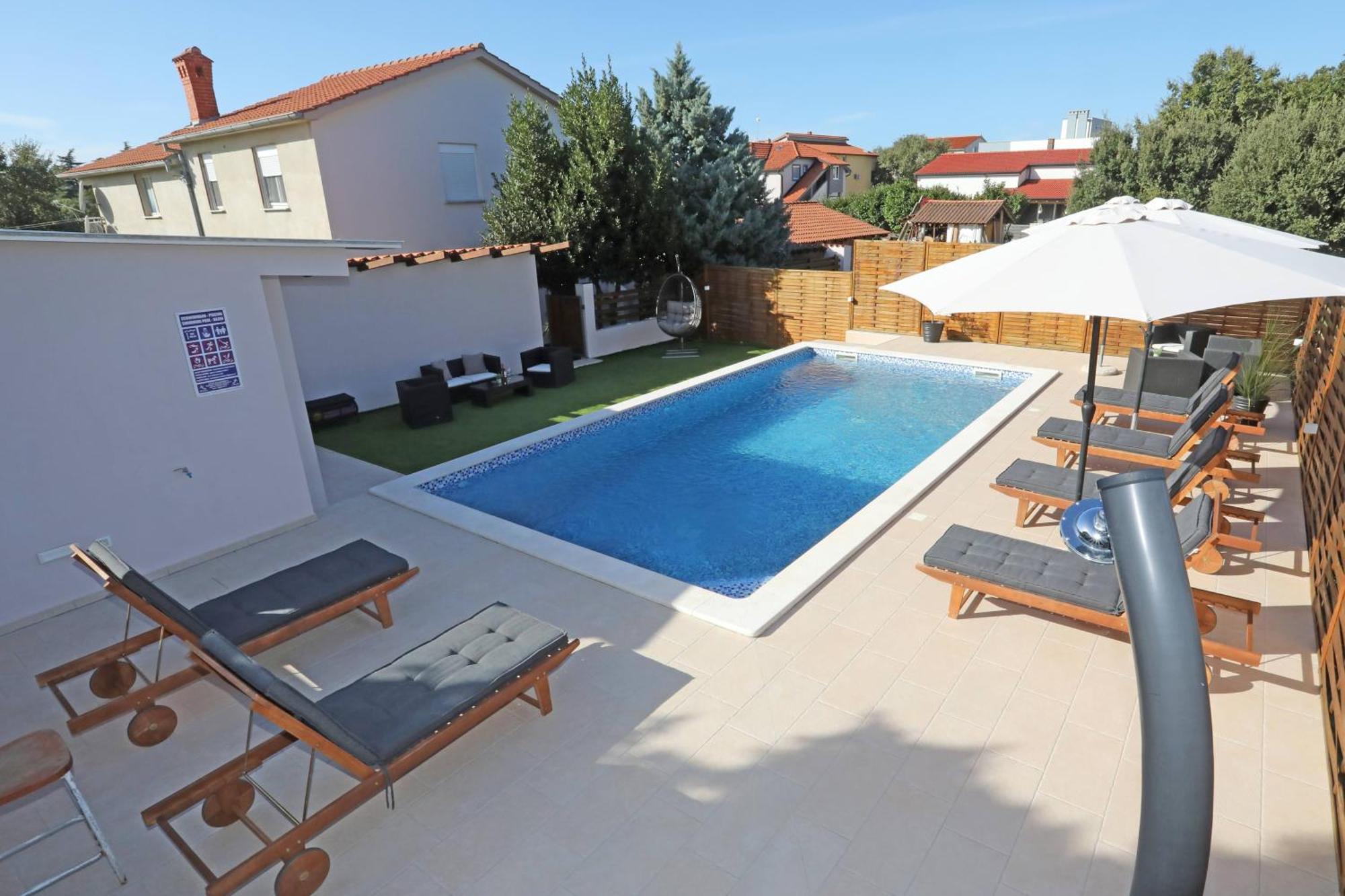 Apartment Debora Sa Privatnim Bazenom *