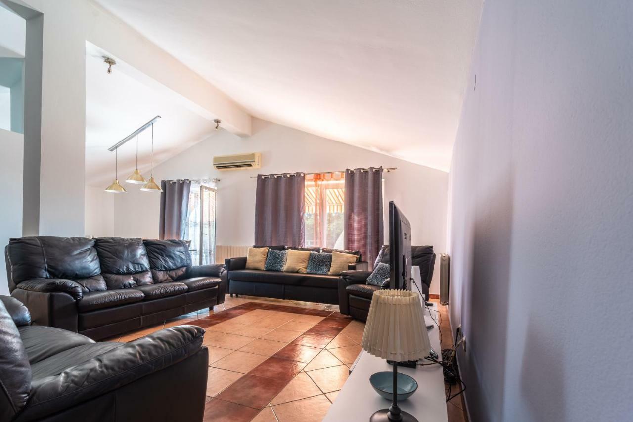Debora Sa Privatnim Bazenom Apartment
