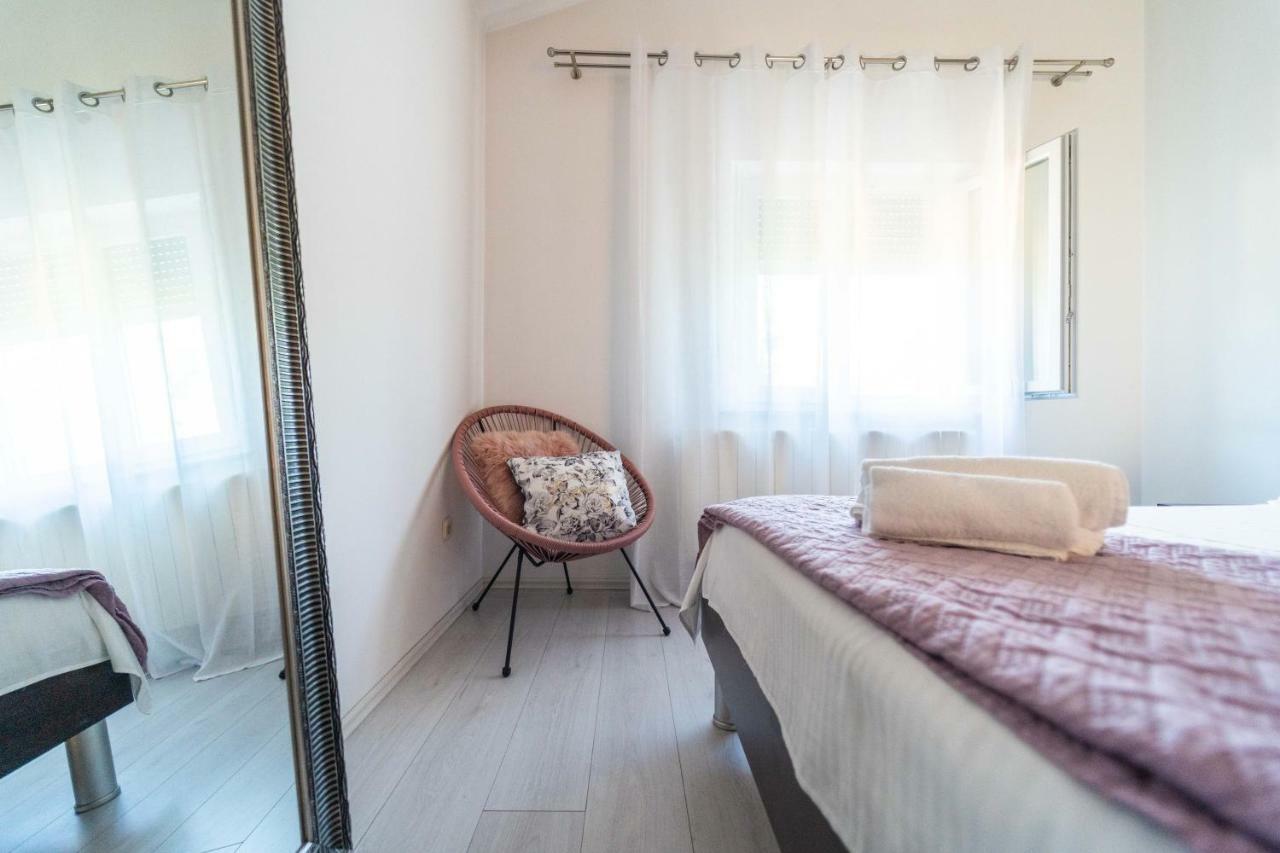 Apartment Debora Sa Privatnim Bazenom